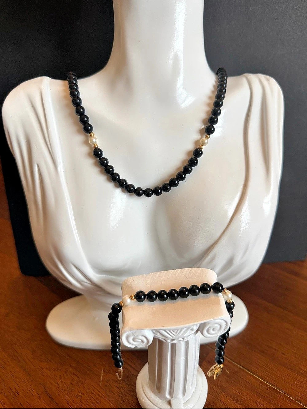 AT&T Black Beaded Necklace Bracelet Set Gold Tone White Pearl Accents